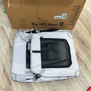 Hepeeng heavy duty animal carrier. Gray with Sherpa bottom 26 long 16.5 wide 20t